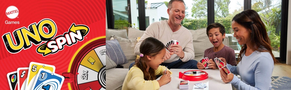 Familie spielt das Kartenspiel „UNO SPIN“ an einem Tisch, im Vordergrund ist die rote Spielverpackung sichtbar.