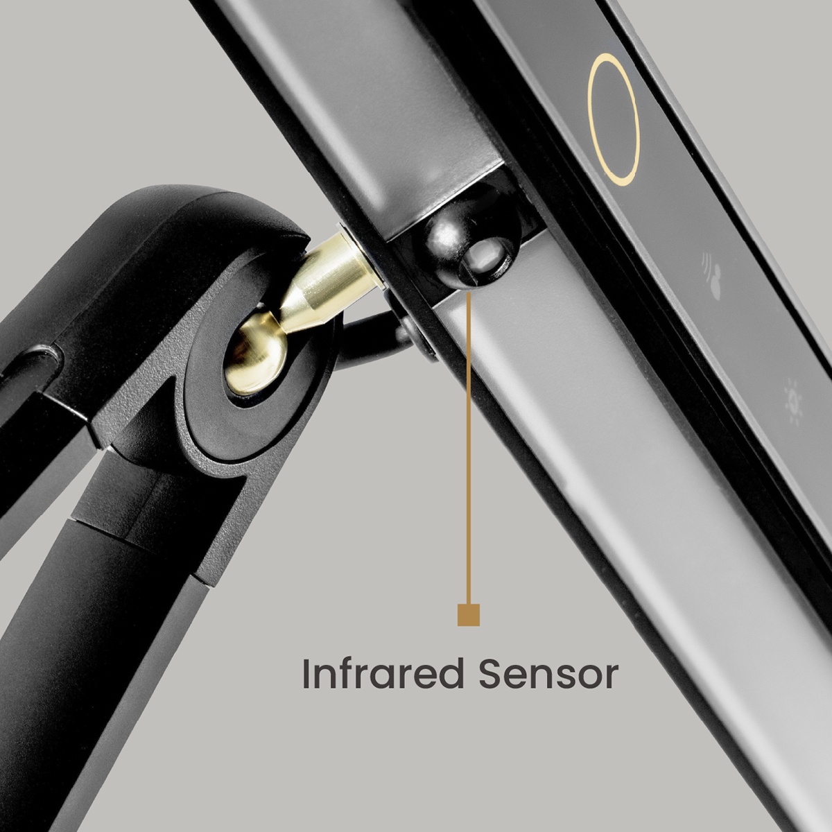 benq pianolight can detect the user's precense and turn on or off the light automatically