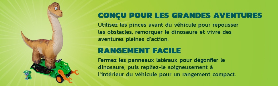 Le texte indique « CONÇU POUR LES GRANDES AVENTURES » et « RANGEMENT FACILE ». Dinosaure en peluche jaune sur roues vertes avec description en français de l'espace de rangement du véhicule et des caractéristiques de remplacement du dinosaure.