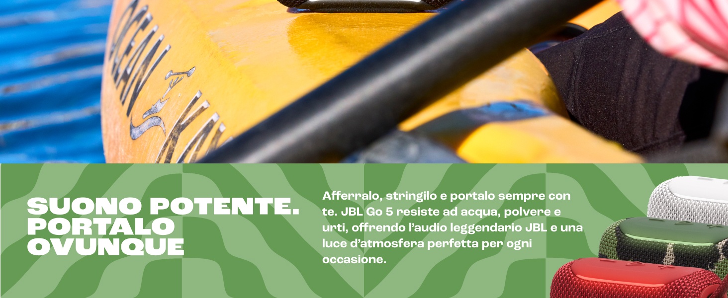 Il testo recita «SUONO POTENTE. PORTALO OVUNQUE. ' L'immagine mostra un altoparlante wireless colorato in un ambiente esterno con oceano e spiaggia sullo sfondo, che enfatizza la portabilità e la qualità del suono.