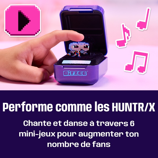Le texte se lit comme suit : « Perform comme les HUNTR/X » et « Chante et danse à travers 6 mini-jeux pour augmenter ton nombre de fans ». Appareil de jeu portable violet avec écran pixélisé tenu en main, avec l'icône du bouton de lecture et des graphiques de notes de musique sur fond rose.