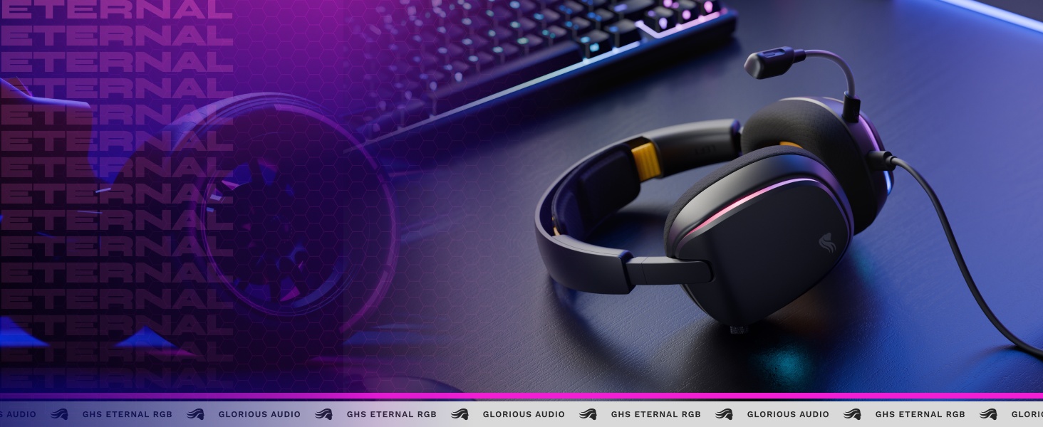 De tekst luidt 'USB EXTERNAL IN3' en 'GLORIOUS AUDIO'. Marketingsequentie met een zwarte gamingmuis met RGB-lichteffecten tegen een donkere achtergrond met paarse accentverlichting.